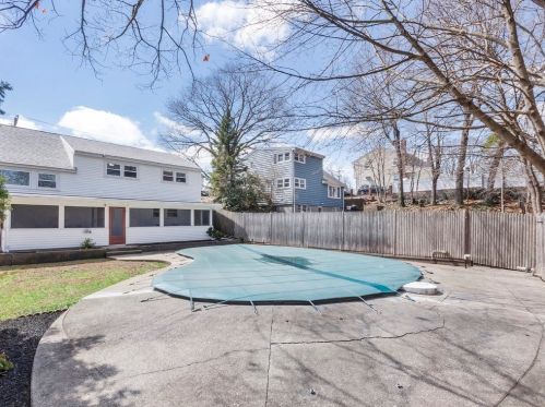 366 Sprague St, Dedham MA 02026-5242 exterior