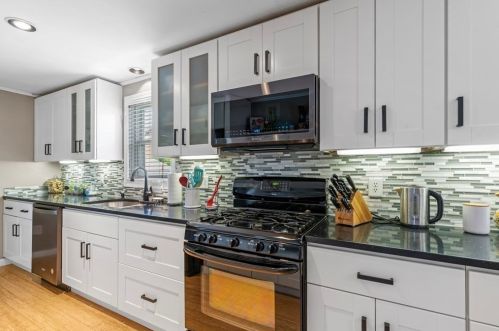 267 Chavenson St, Fall River MA 02723-2701 exterior