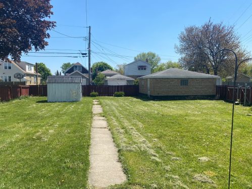 2721 Clinton Ave, Forest View, IL 60402-2567