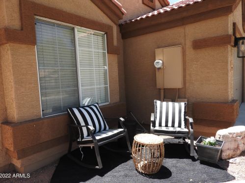 3041 Blackhawk Dr, Phoenix AZ 85050-4821 exterior