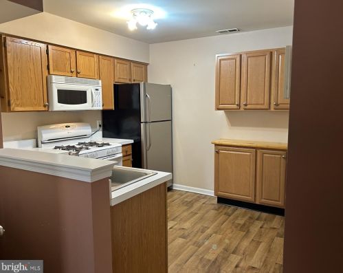 1422 Tristram Cir, West Deptford NJ 08051-2265 exterior