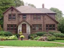 810 Chestnut St, Newton, MA 02468-2039