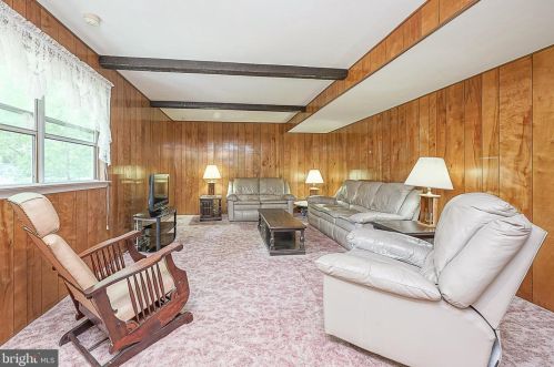 616 Chestnut Ave, West Deptford NJ 08097-1604 exterior