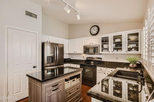 14842 42 Way, Phoenix AZ 85042-5211 exterior