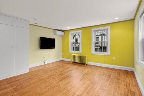 55 Farlow Rd, Newton MA 02458-2439 exterior