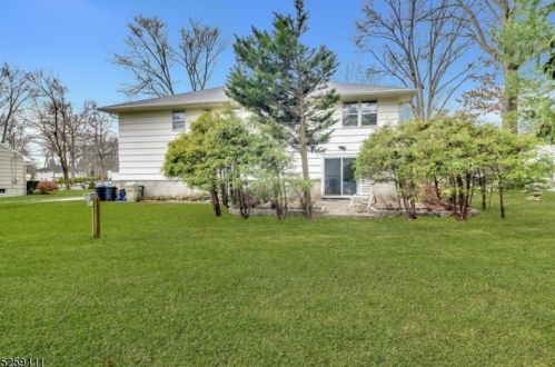 17 Fay Dr, East Hanover, NJ 07936-3053