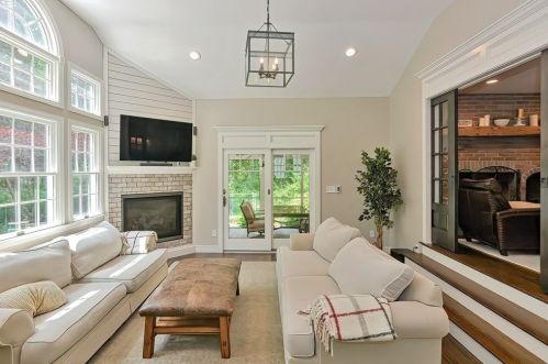 5 Maple Ln, Sutton MA 01590-1810 exterior