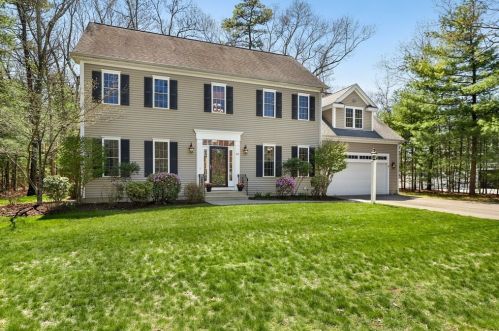 25 Holbrook St, Norfolk, MA 02056-1025