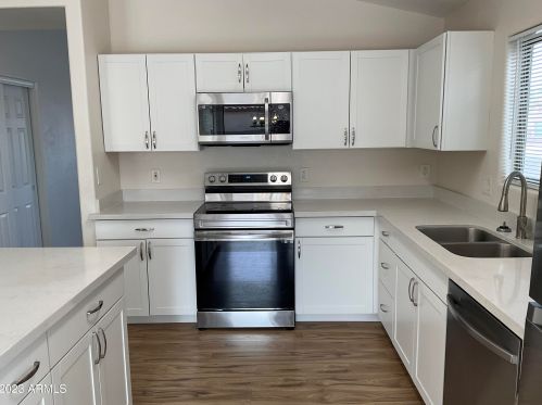 8401 Avalon Dr, Phoenix AZ  85037-3340 exterior