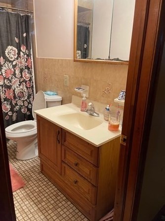 72 Winsor St, New Bedford MA 02744-1843 exterior