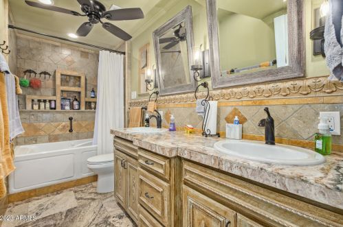 4210 Country Gables Dr, Phoenix AZ 85053-4528 exterior