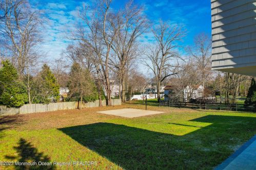 225 Silverside Ave, Little Silver NJ  07739-1752 exterior