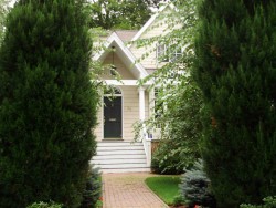 39 Moffat Rd, Newton, MA 02468-1112