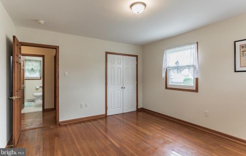 100 Holly Dr, West Deptford NJ 08096-3320 exterior