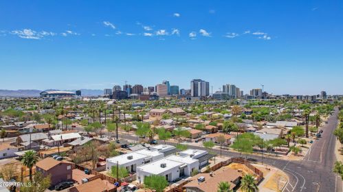 1121 11th St, Phoenix AZ 85006-2744 exterior