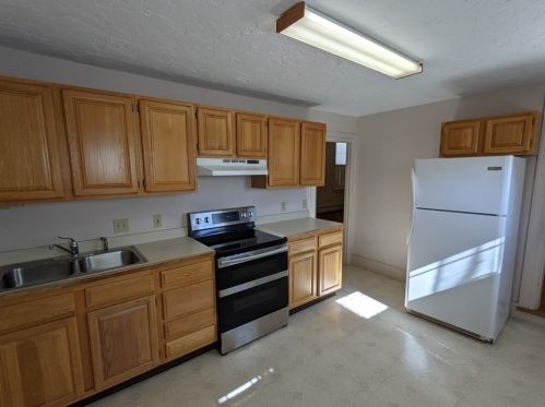 394 Chandler St, Worcester MA 01602-2916 exterior