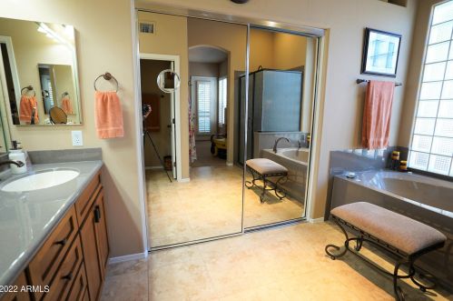 318 Campo Bello Dr, Phoenix AZ 85032-2216 exterior