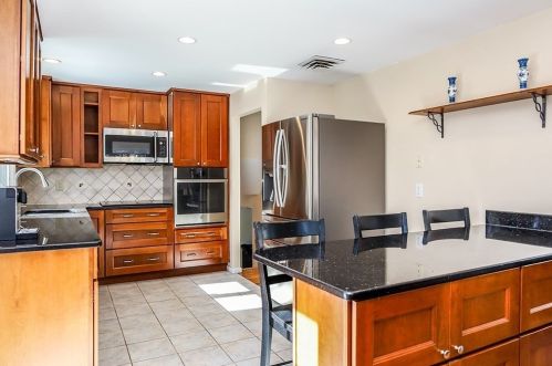 14 Selwyn Rd, Newton MA 02461-2142 exterior