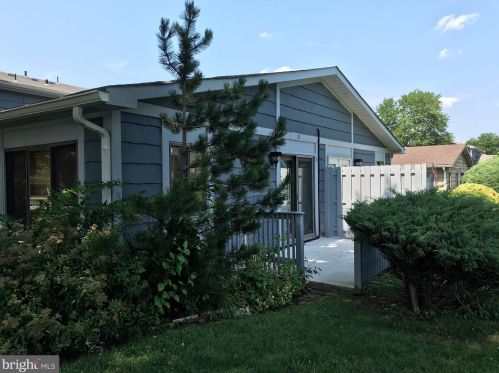 22 Maplewood Ct, West Deptford NJ  08066-2406 exterior