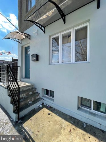 3206 5th St, Philadelphia, PA 19140-5612