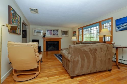 11 Amelia Rd, Needham, MA 02494-2449