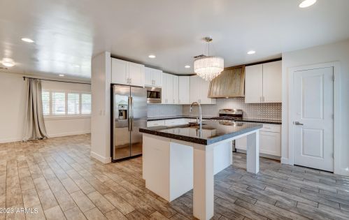 4213 Avalon Dr, Phoenix AZ  85018-7207 exterior