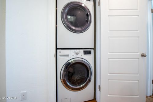 1242 Edgemont Ave, Phoenix AZ 85035-1735 exterior