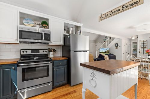 385 Glacier Hl Rd, Eastham MA 02642-2168 exterior