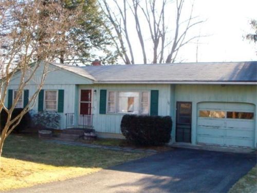 57 Valley View Cir, Amherst MA  01002-3052 exterior