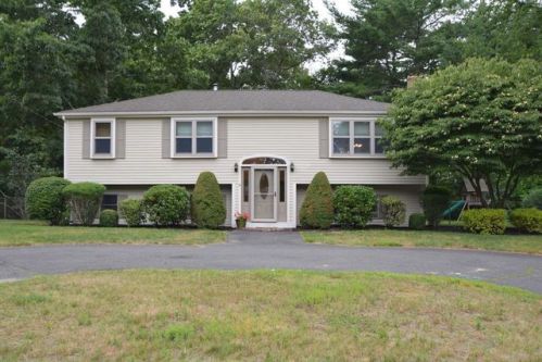 9 Bell Dr, Whitman MA  02382-2354 exterior