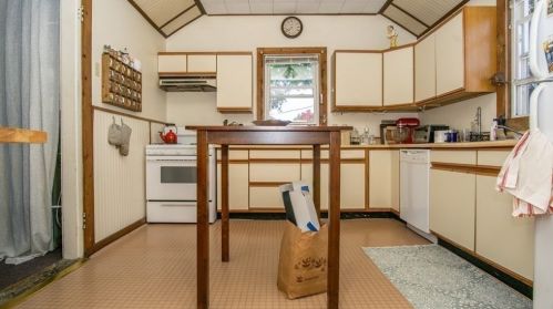 95 Chestnut St, New Bedford MA 02740-5254 exterior