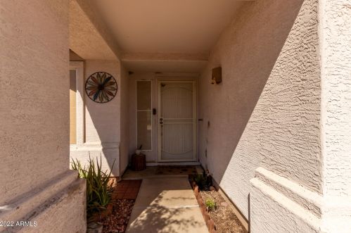 1102 Behrend Dr, Phoenix AZ 85050-3992 exterior