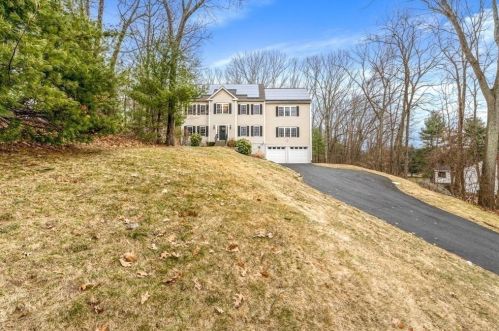 94 Breakneck Hill Rd, Southborough, MA 01772-1809