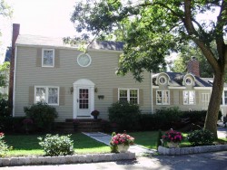 6 Acorn Dr, Newton, MA 02466-1501