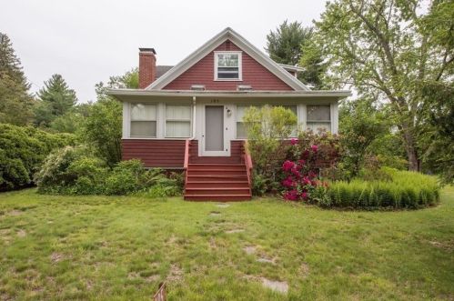 185 Pelham Rd, Amherst MA 01002-9777 exterior