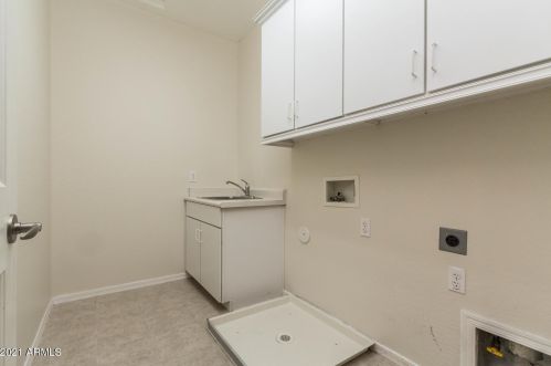 25303 51 Dr, Phoenix AZ 85031-3902 exterior