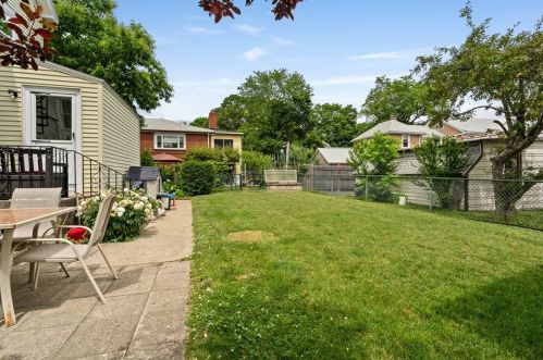 64 Brk Ave, Newton MA 02460-1508 exterior