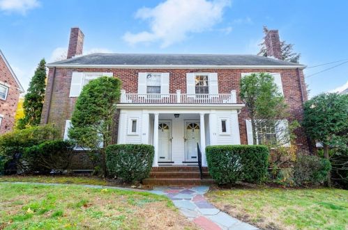 68 Washington St, Newton, MA 02458-2220