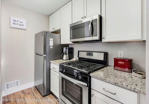 102 Daffodil Dr, Jackson Twp NJ  08527-4171 exterior