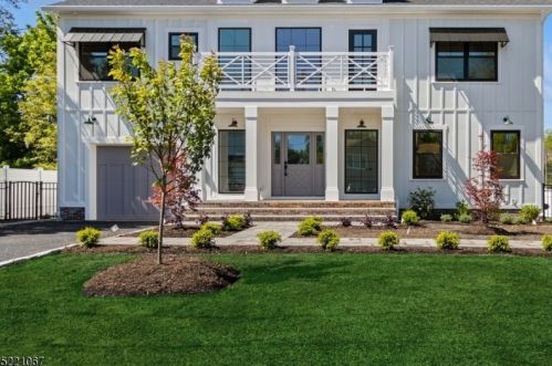 19 Grant Ave, East Hanover NJ  07936-2950 exterior