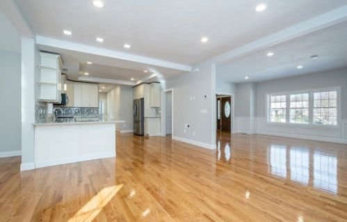 711 Salisbury St, Worcester MA 01609-1122 exterior