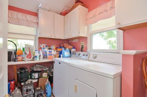 208 Cherry St, Newton MA 02465-1246 exterior