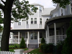 619 Washington St, Newton, MA 02458-1424