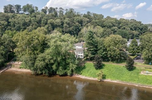 81 Spring Garden St, Milford, NJ 08848-1239