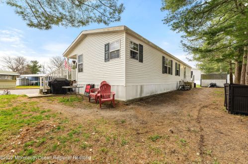 60 Southwind Cir, Jackson Twp NJ 08527-2826 exterior