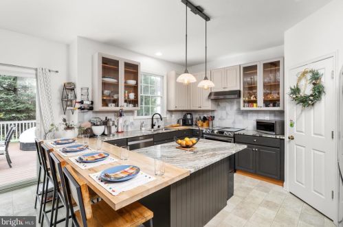 5 Wheatfield Ct, Columbus NJ  08022-1977 exterior