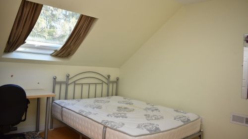 75 Amity Pl, Amherst MA 01002-2255 exterior