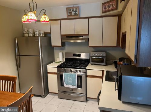 1061 Tristram Cir, West Deptford NJ 08051-2253 exterior