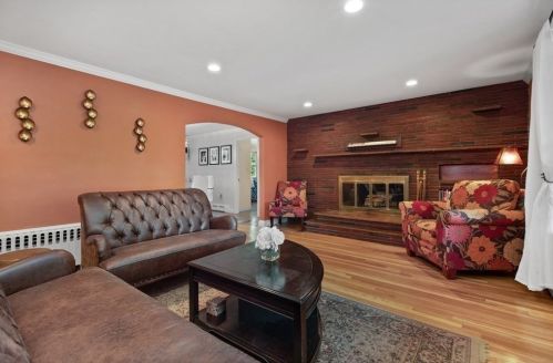 23 Colonial Rd, Hingham MA 02043-3639 exterior