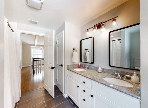 11 Colonial Dr, Shrewsbury MA  01545-1520 exterior